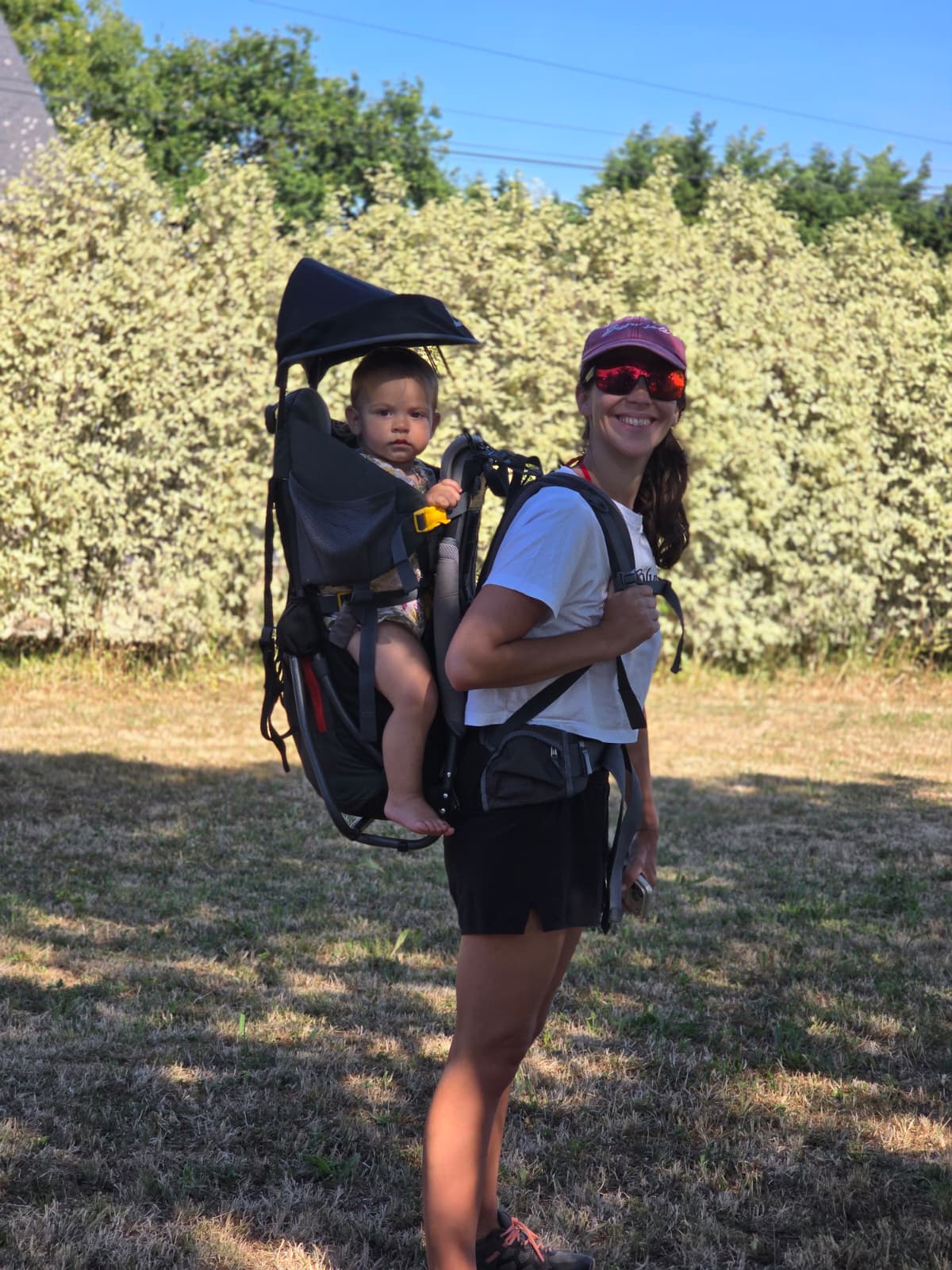 Ana&euml;lle pr&eacute;pare le sac avec le n&eacute;cessaire pour b&eacute;b&eacute;